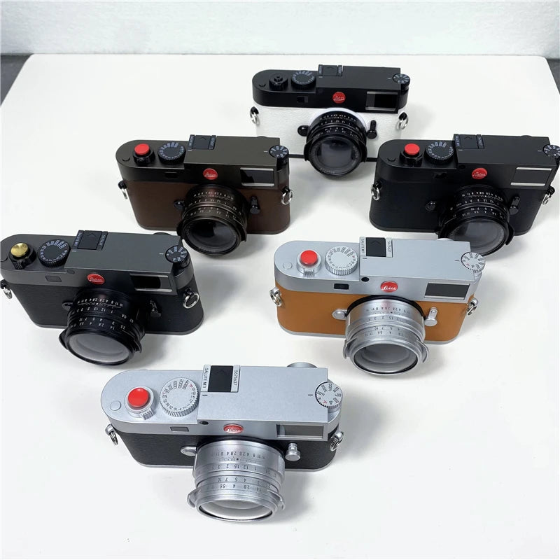 The new M11 Leica model micro-single camera toy model holds the studio showroom props